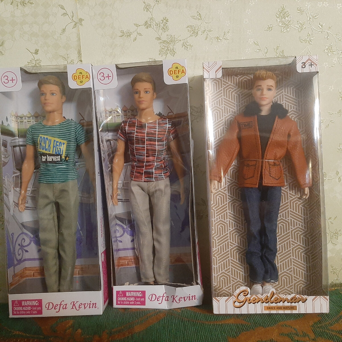 Три Кена для трех Барби.