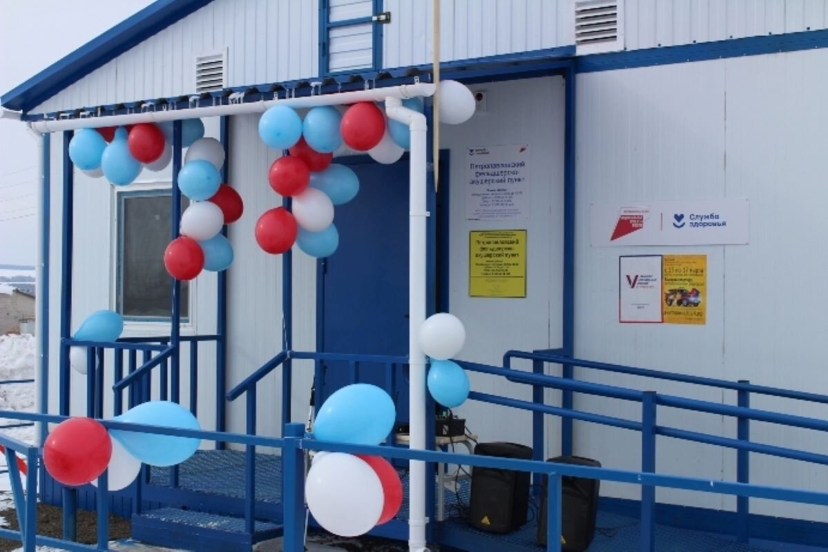 Объект в Петропавловке оснащен автомобилем, чтобы при необходимости доставлять пациентов в Балахтинскую районную больницу.  Фото: Фото предоставлено пресс-службой правительства Красноярского края / krskstate.ru