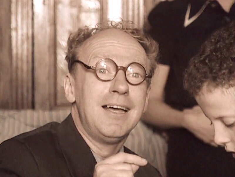 Сергей Бехтерев в роли учителя Арона в сериале "По имени Барон" (2002 г.)