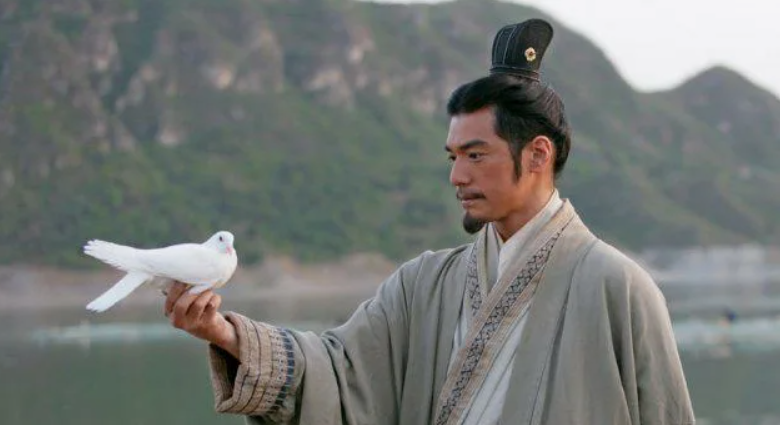 Глупец - забавляется злом. Мудрец - удивляется доброму