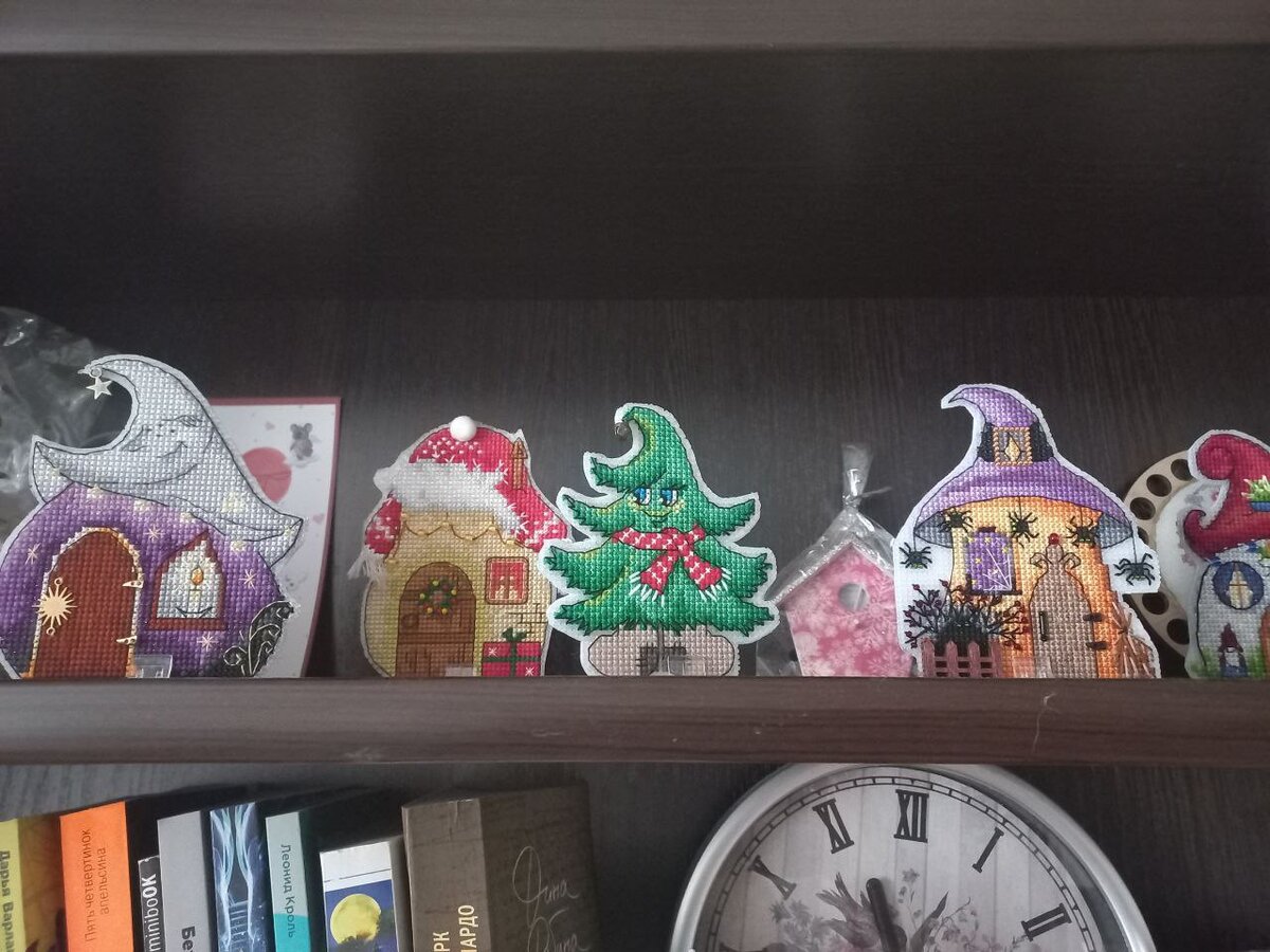 Домики и елочка Ольги Антроповой