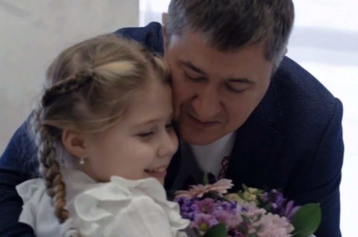    Губернатор Пермского края Дмитрий Махонин с дочерью Любашей.