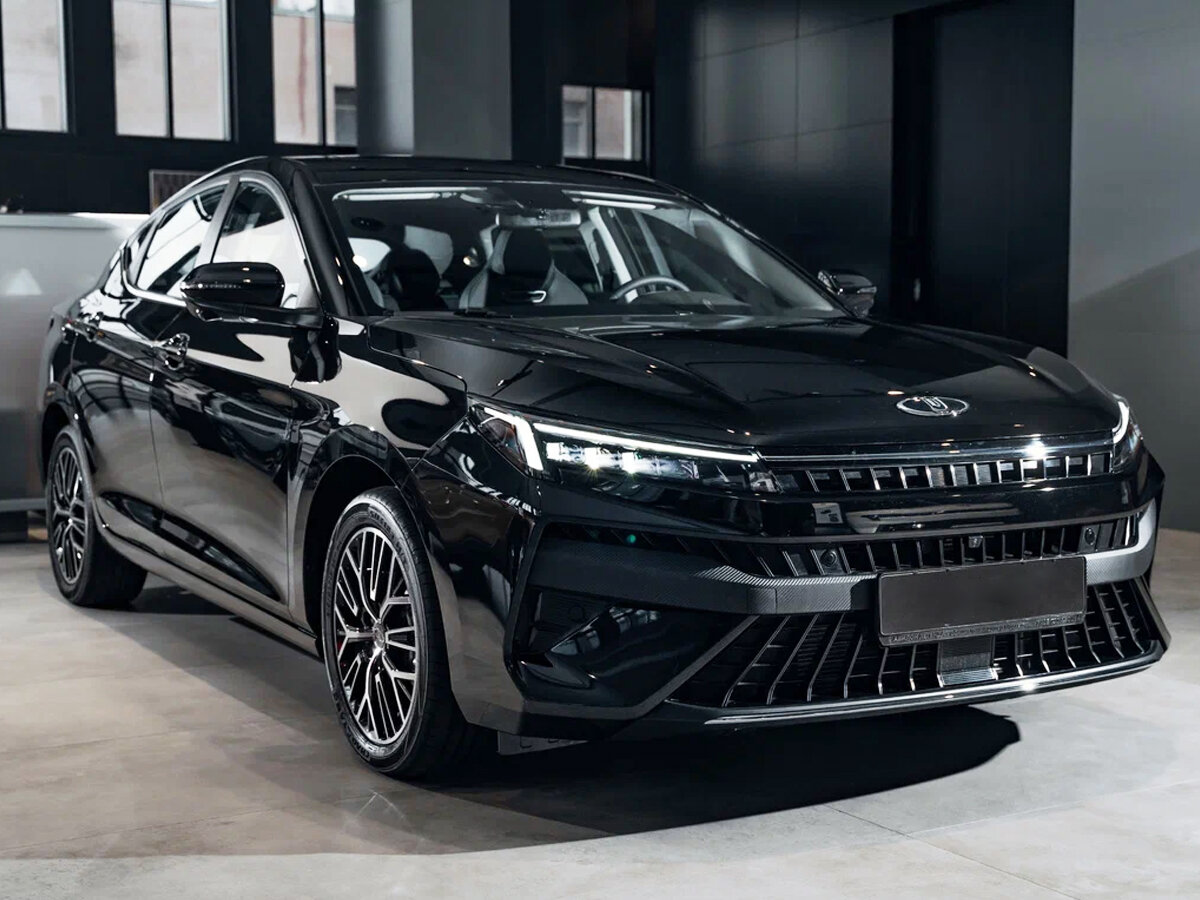 «Это закат эры Москвича»: Машины в спешке распродают, дилеры не ...