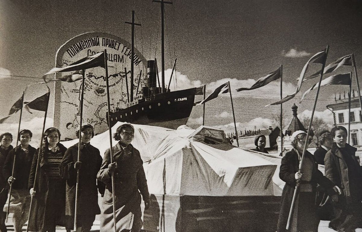    Советской девушке полагалось быть сильной и решительной