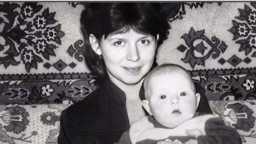 С мамой в детстве