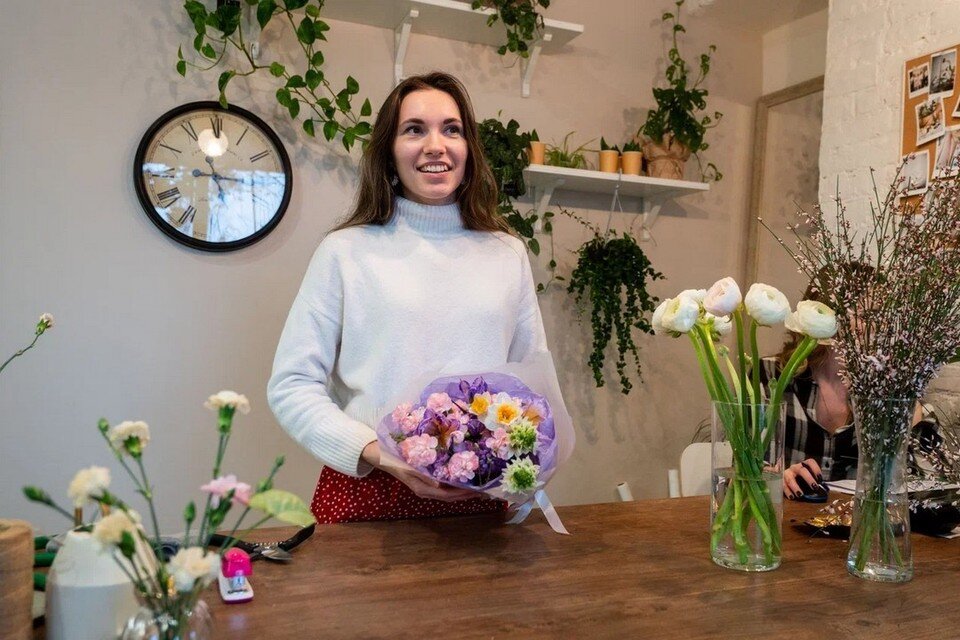 Флористы москвы. Товары для флористов спб. Продавец цветов спб. Продавец цветов спб. Идеал флористика спб санкт-петербург.