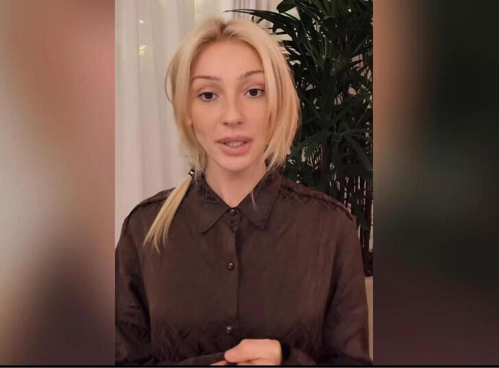 Сегодня Анастасия Ивлеева поздравила всех женщин страны с весенним праздником.-8