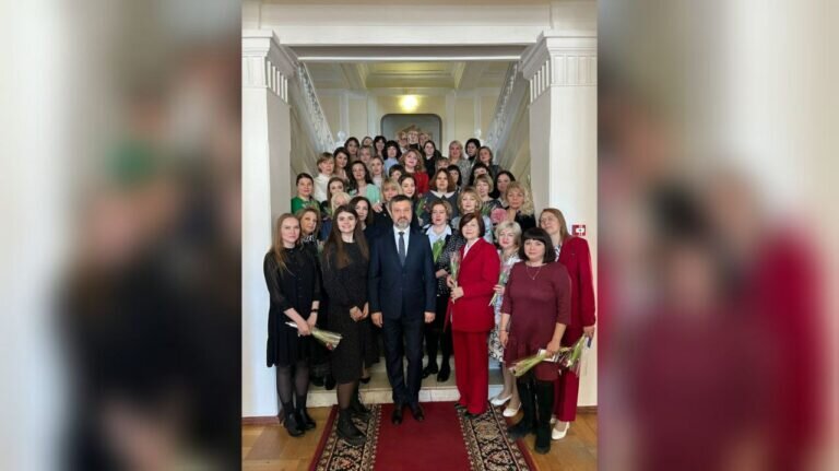    Игорь Сухарев поздравил оренбурженок с Международным женским днем Белов Михаил Александрович