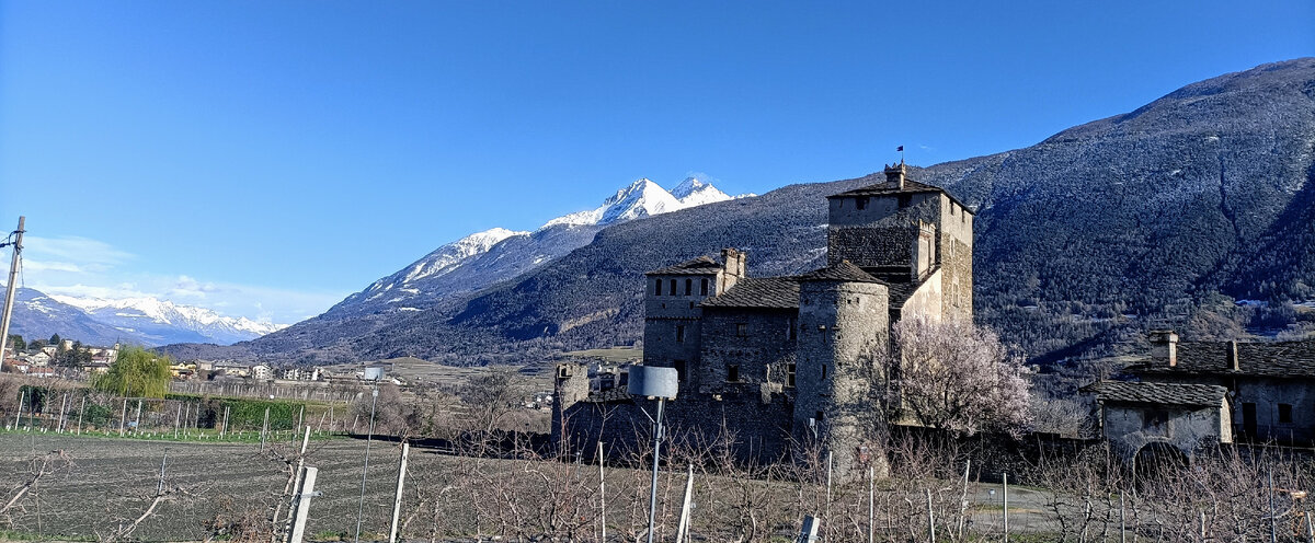 Castello di Sarriod de la Tour. Valle d'Aosta Italy. Фото автора 