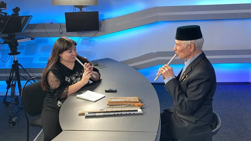    Первые письменные упоминания о курае появились в XIII–XIV веках. Один из древних музыкальных духовых инструментов типа курая был обнаружен при раскопках Такталачукского археологического комплекса в Татарстане