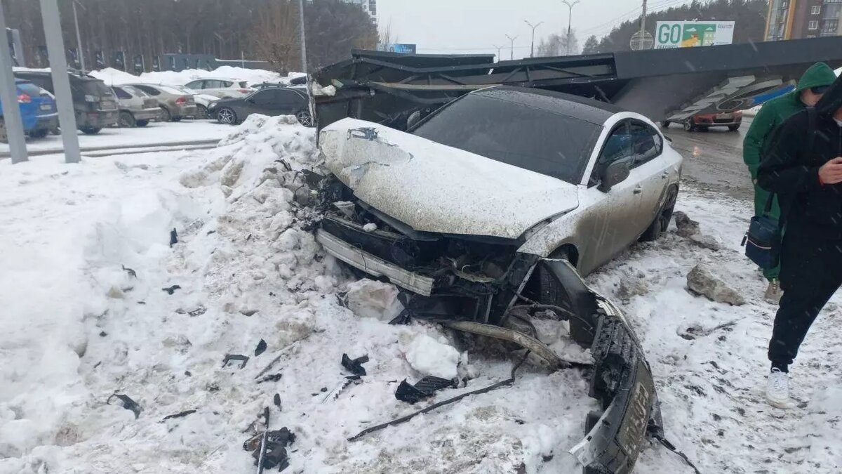 Страшное ДТП на улице 10 лет Октября в Ижевске обошлось без пострадавших |  udm-info.ru | Дзен