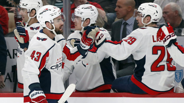    Том Уилсон (№43) после гола в матче «Питтсбург» — «Вашингтон» (0:6). USA Today Sports