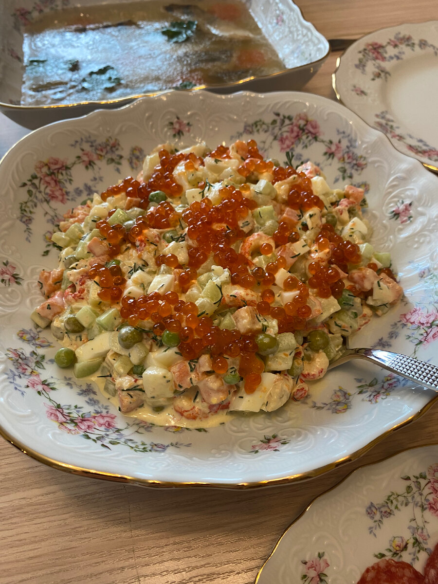 Оливье с раковыми шейками