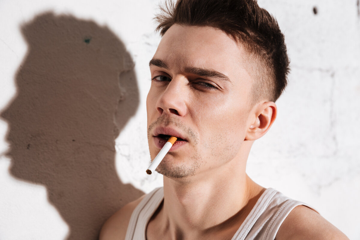 <a href="https://ru.freepik.com/free-photo/handsome-man-with-cigarette-posing-over-wall_8196812.htm#fromView=search&page=5&position=39&uuid=be5f7ade-e53b-49d8-ac14-6550f7bb876b">Изображение от drobotdean на Freepik</a>