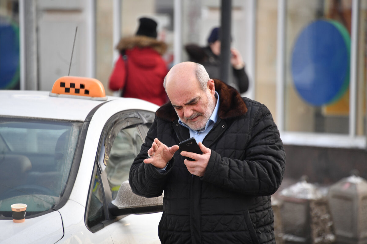 Вызывать такси в новом формате намного удобнее. Фото: Евгения ГУСЕВА.
