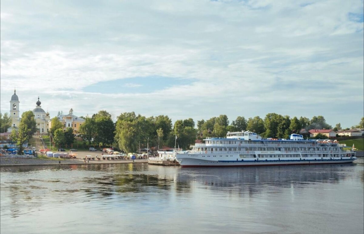 Экскурсионная программа в круизах выходного дня обычно длится 4–8 часов. Отдыхающие могут осмотреть город самостоятельно или присоединиться к туристическим группам. Источник фото: круизная компания «Мостурфлот»