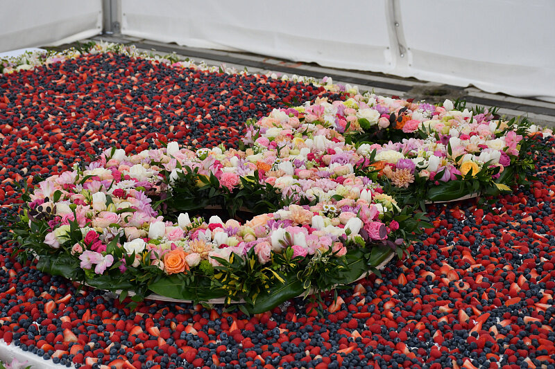 По словам кондитеров, все продукты, используемые для торта, произвели на Кубани. Фото: мэрия Сочи