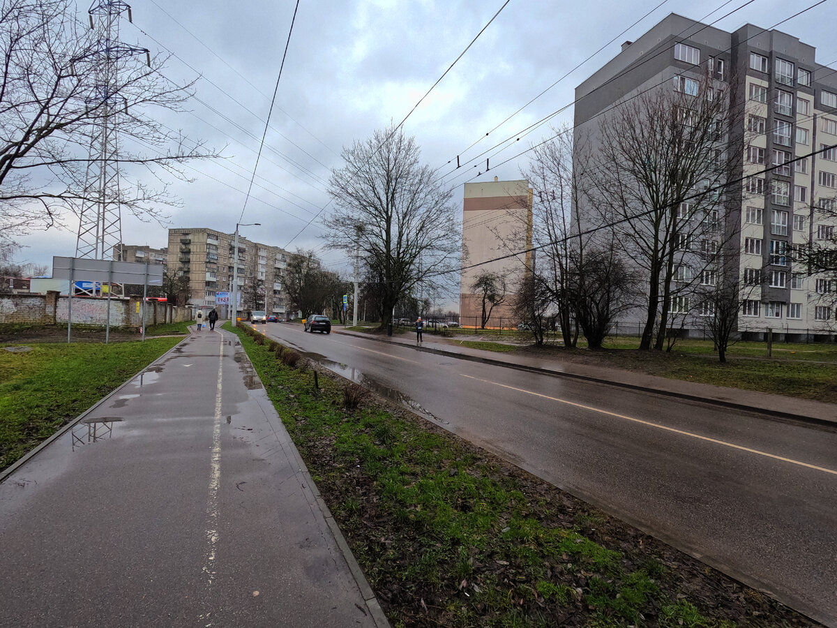 Пешеходная часть улицы Инженерной