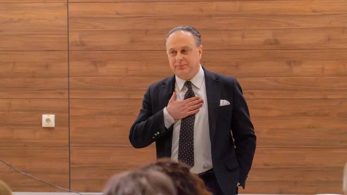     Директор театра имени Вахтангова Кирилл Крок встретился с работниками культуры Удмуртии. Участниками встречи были представители министерства культуры Удмуртии, государственных и муниципальных учреждений культуры.