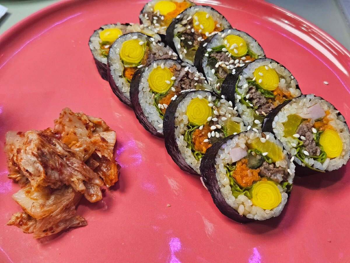 Кимпаб с говядиной и колбасой из индейки