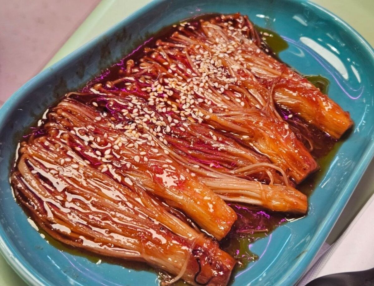 Грибы Эноки в кисло-сладком соусе