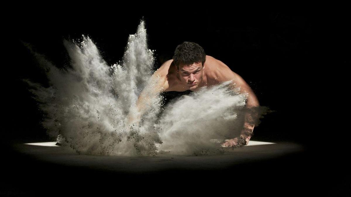    Мужчина танцует:Unрlash / Лопес Робин