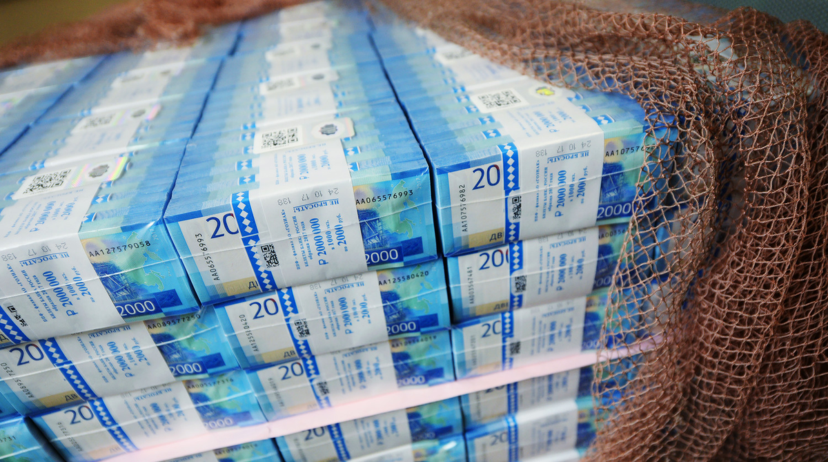 более 1 миллиарда. 200 млн рублей. проект золотой миллиард. примеры незаконной банковской деятельности. самые большие цифры.