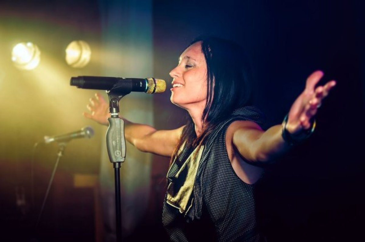    Певица Мара первой из артистов посетила Авдеевку после освобождения города