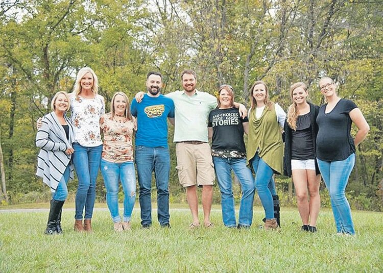 Это лишь несколько из 48 детей доктора. И они даже рады, что встретились