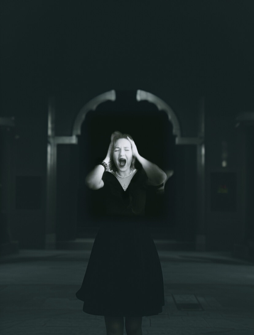 Сердце выпрыгивает из груди, леденящий ужас и чувство что ты умираешь, прямо сейчас, в этой комнате…