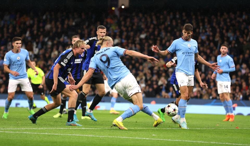 Копенгаген 1 3 манчестер сити. Копенгаген 1 3 манчестер сити. Манчестер 100мг. Холланд манчестер сити 2022. Английский футбол.