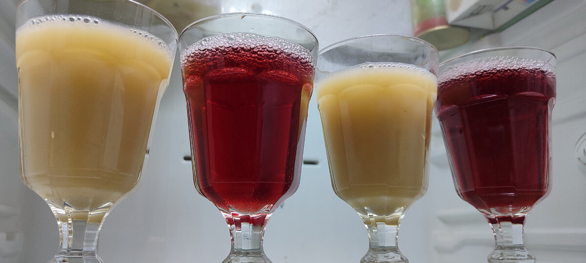 Это банановый нектар с сахаром и вишня + черешня с сахаром, дети попросили. Но в итоге вышло менее вкусно чем на соках без сахара. 