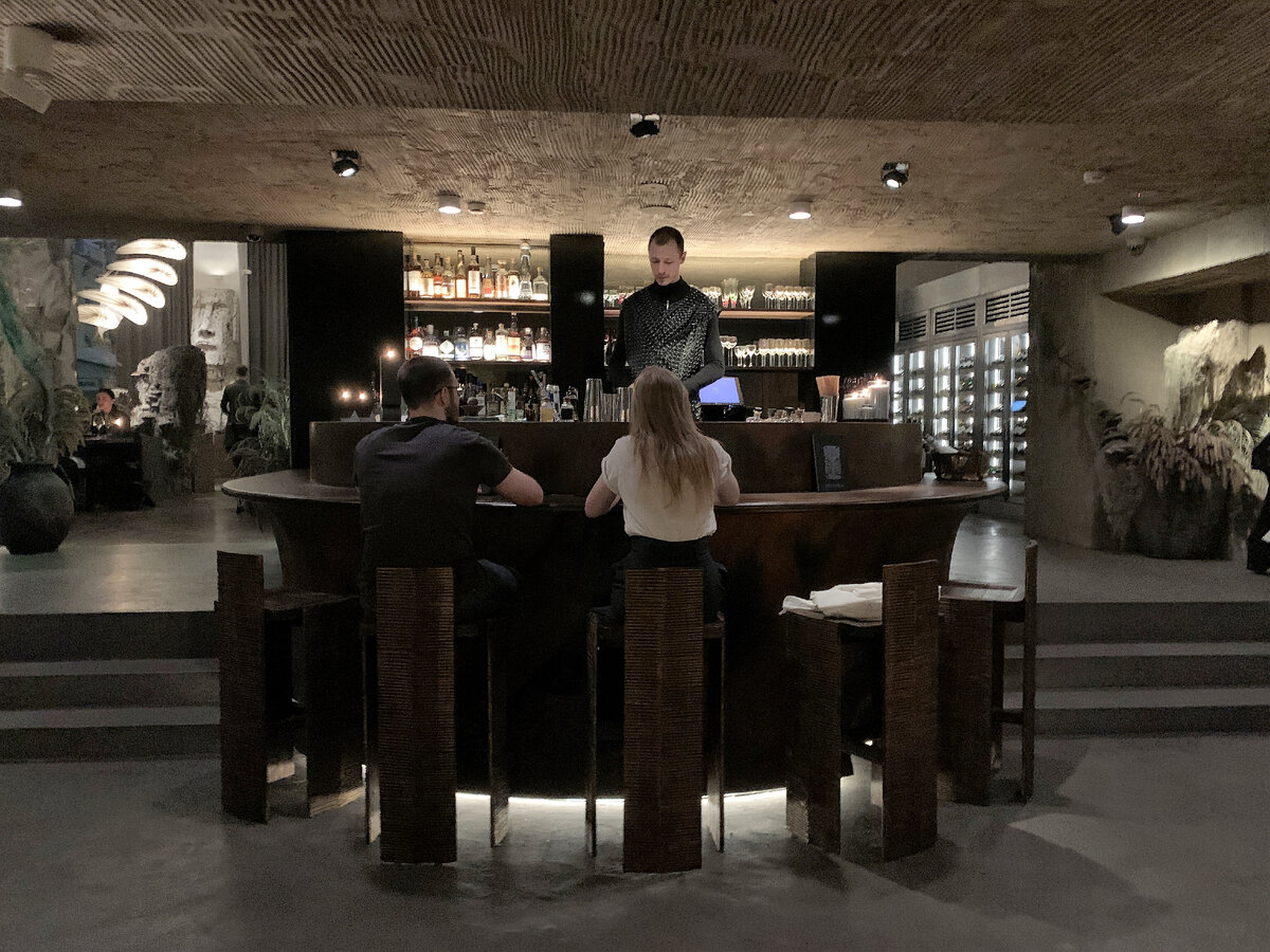 Бар - зона ожидания в ресторане "История".