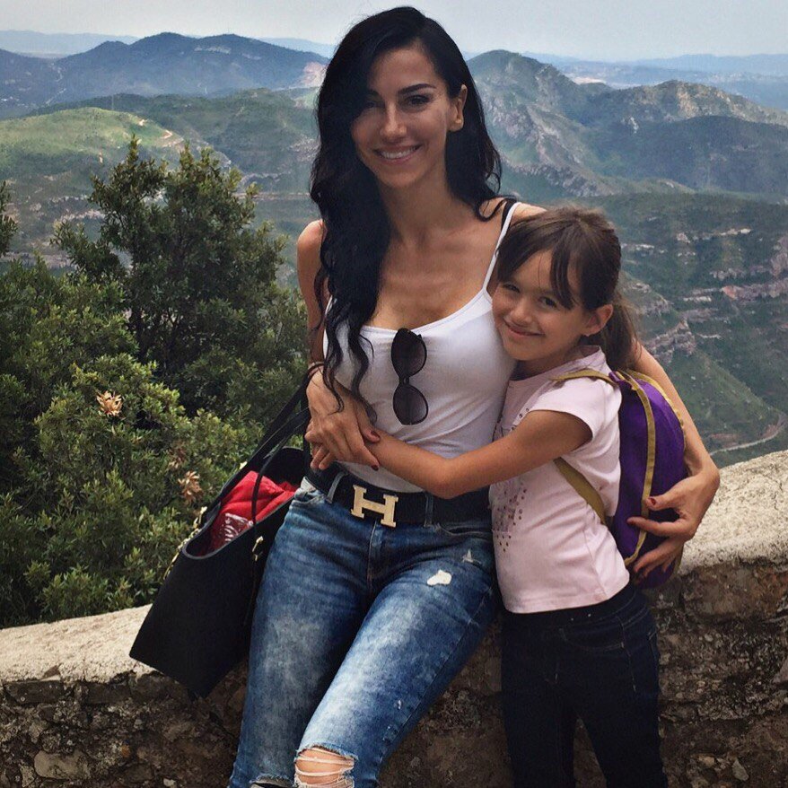 2016 год. Переезд в Барселону с дочкой.