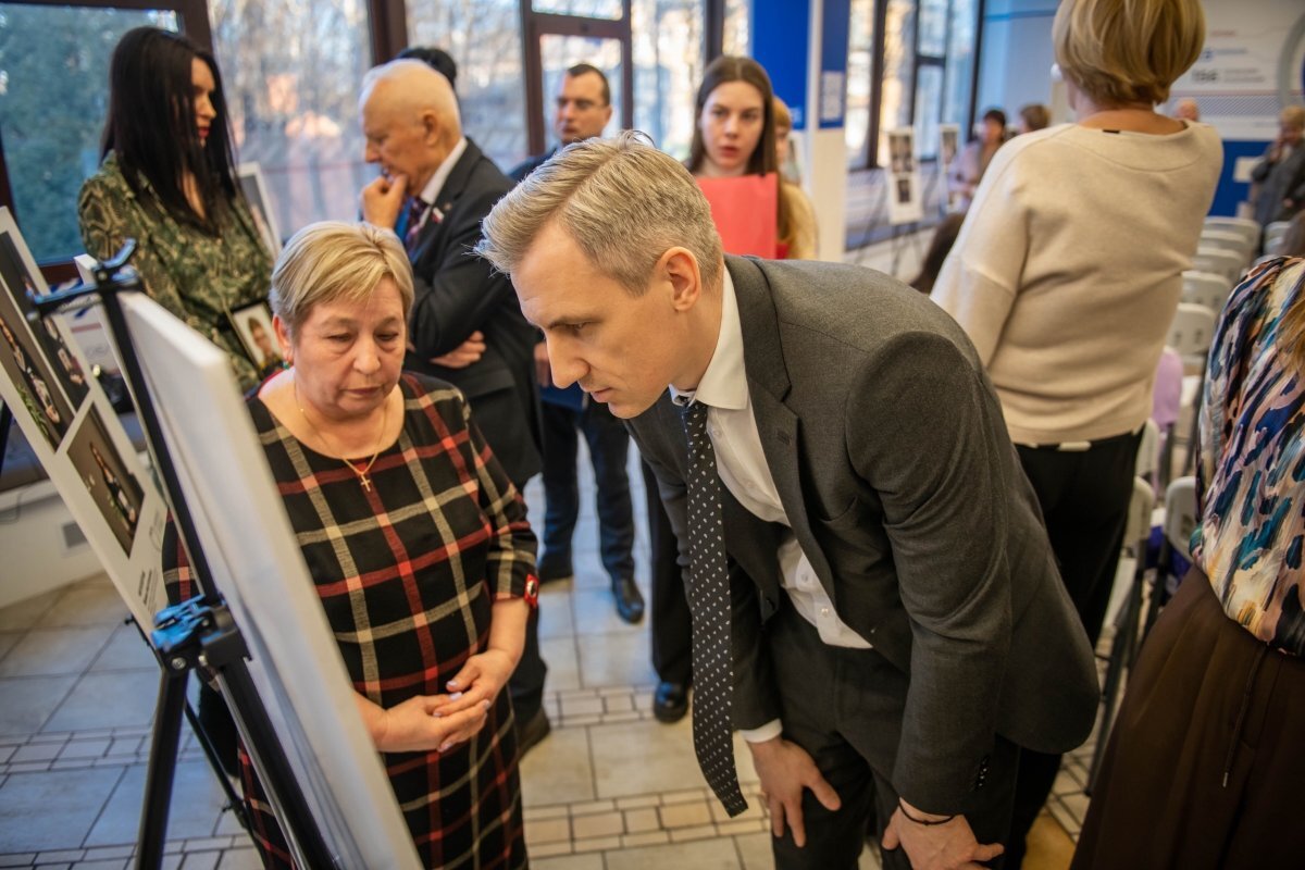    Фотовыставку «Матери героев» открыли в Смоленске