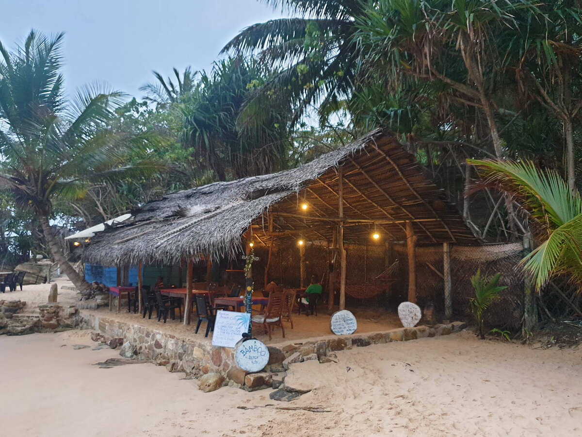 Вход в кафе Bamboo возможен с трёх сторон :)