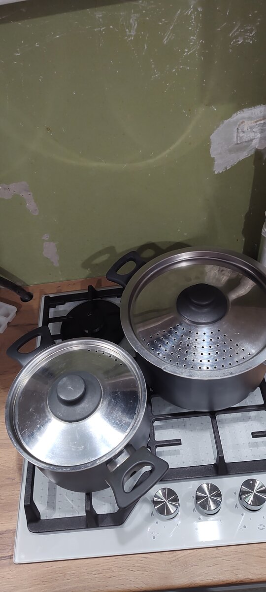 Личное фото личных кастрюль на личной недоделанной кухне)