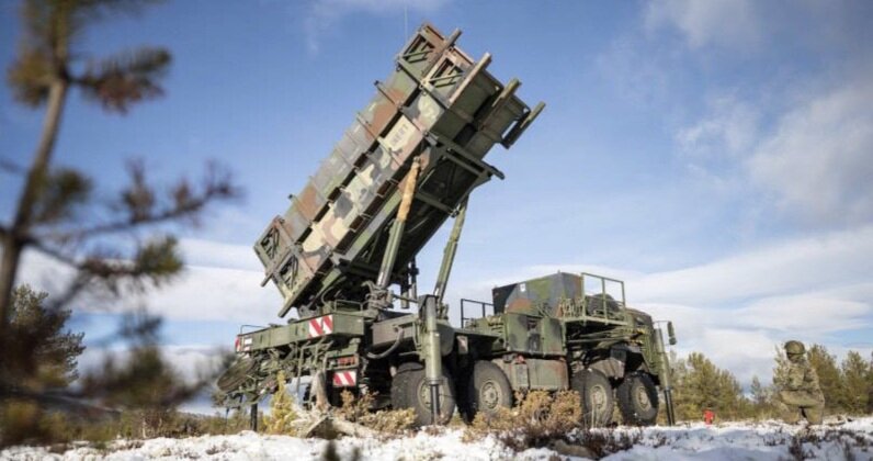 Ракетная батарея класса "земля-воздух" от системы ПВО Патриот. Изображение Military watch. 