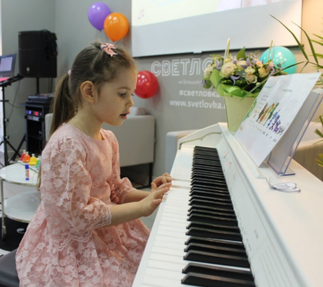 Записать ребёнка на первое бесплатное занятие можно на нашем сайте www.xenia-music-kids.ru