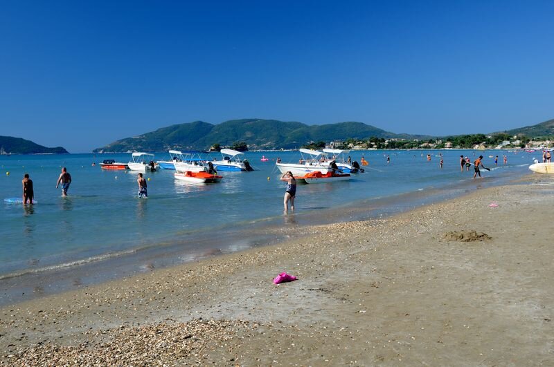 Пляж в поселке Лаганас