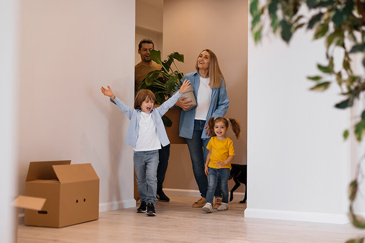    «С учетом того, что семейную ипотеку продлят до 2030 года, у девелоперов появился долгосрочный ориентир и уверенность в господдержке при запуске новых проектов» Фото: ru.freepik.com