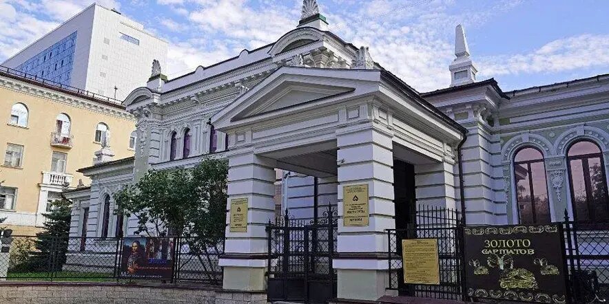 В здании нынче размещён Музей археологии и этнографии (источник: culture.ru/events/2774919/ekspozicii-muzeya-arkheologii-i-etnografii)