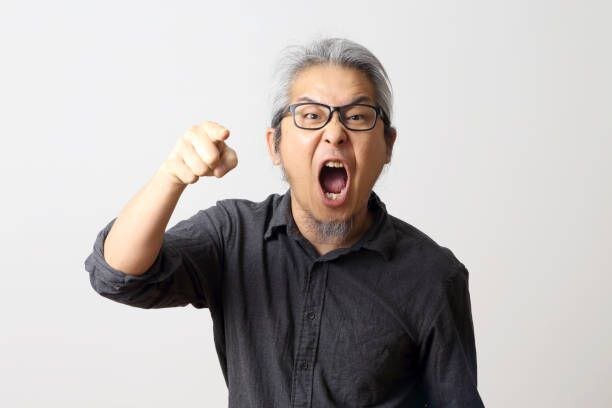     Почему последнее предупреждение китайское?