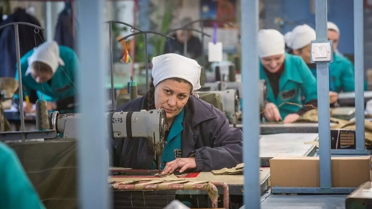     На сайте Кремля опубликован Указ президента России о помиловании 52 женщин к празднику 8 марта. В список вошли женщины с несовершеннолетними детьми, беременные и те, у кого родственники воюют в зоне СВО.