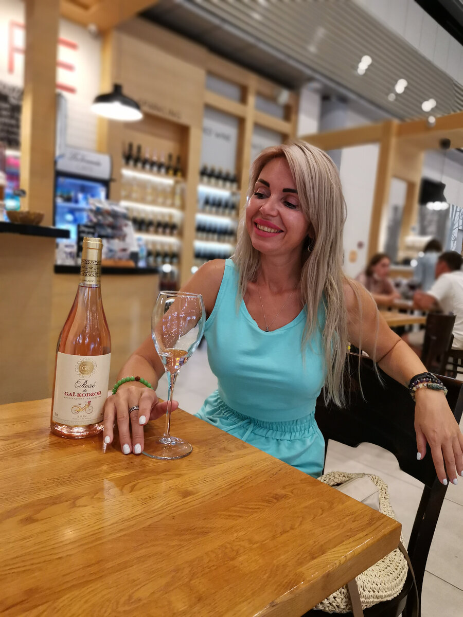 Я с Гай -Кадзором в аэропорту Анапы.