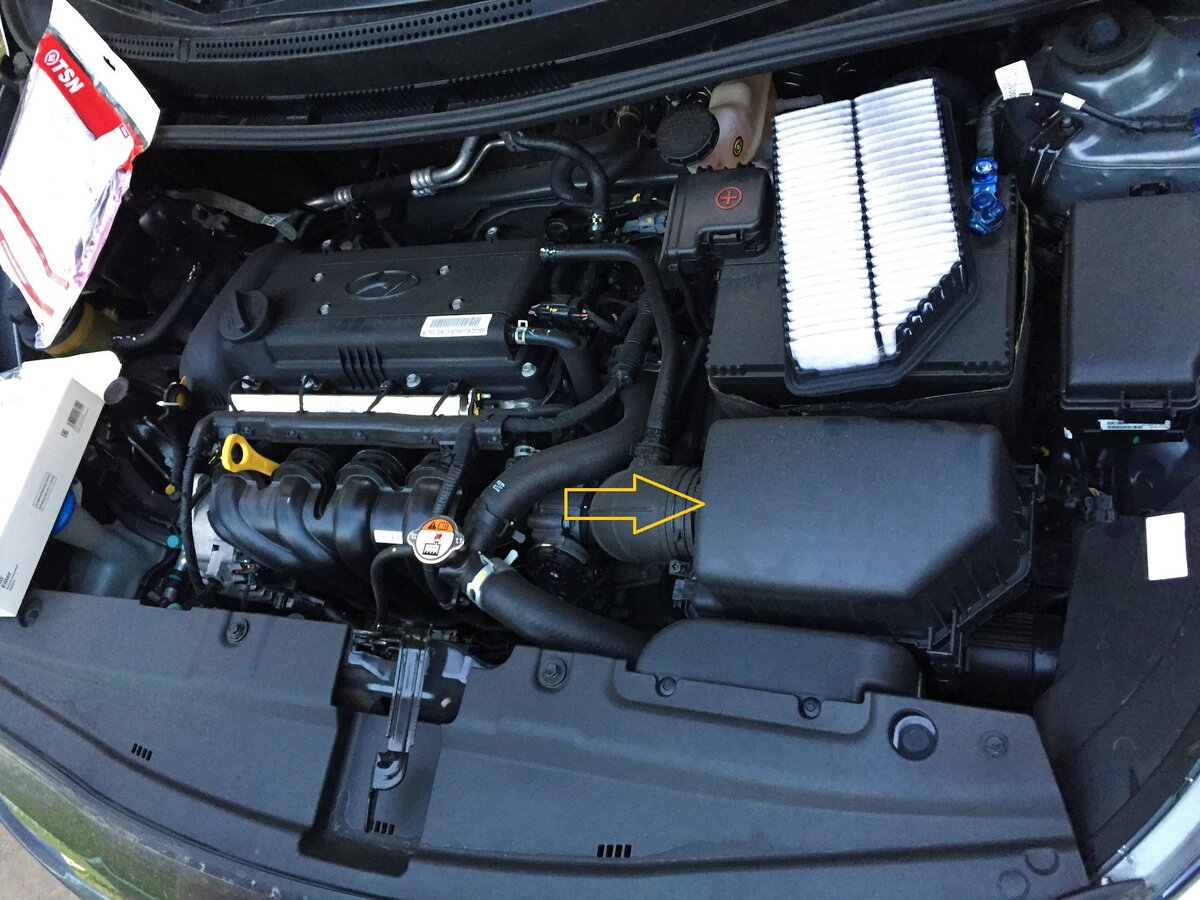 Расположение крышки воздушного фильтра 