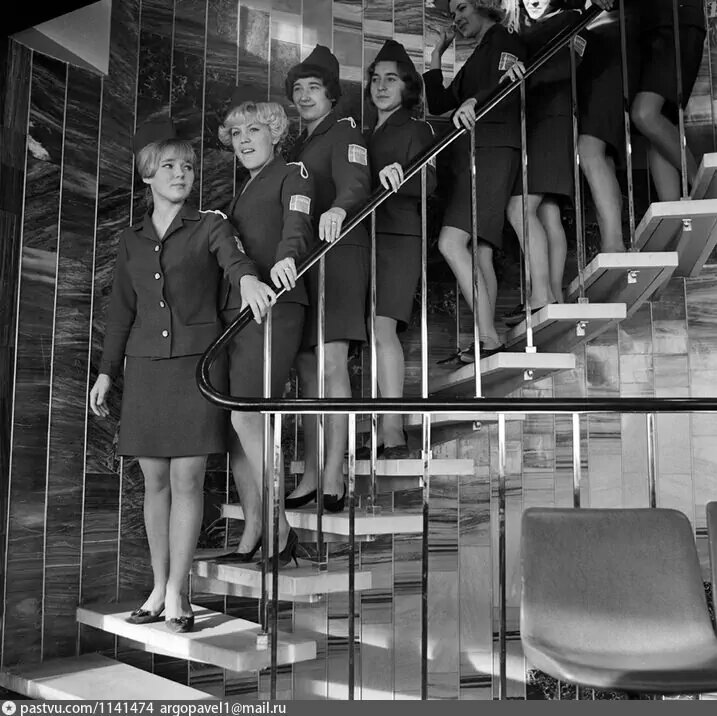Какие девчонки! Официантки ресторана "7 небо". 1967 год. Источник: www.pastvu.com