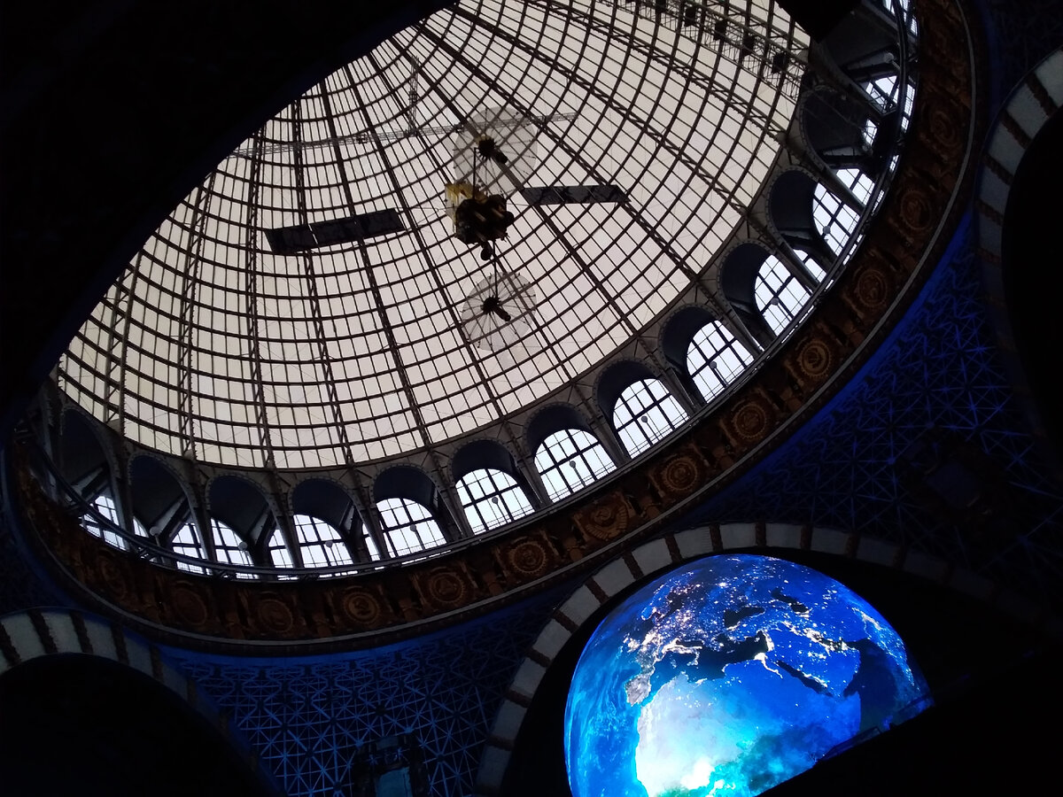 Павильон "Космос", ВДНХ.Фото автора