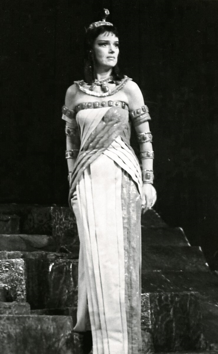 В роли Клеопатры