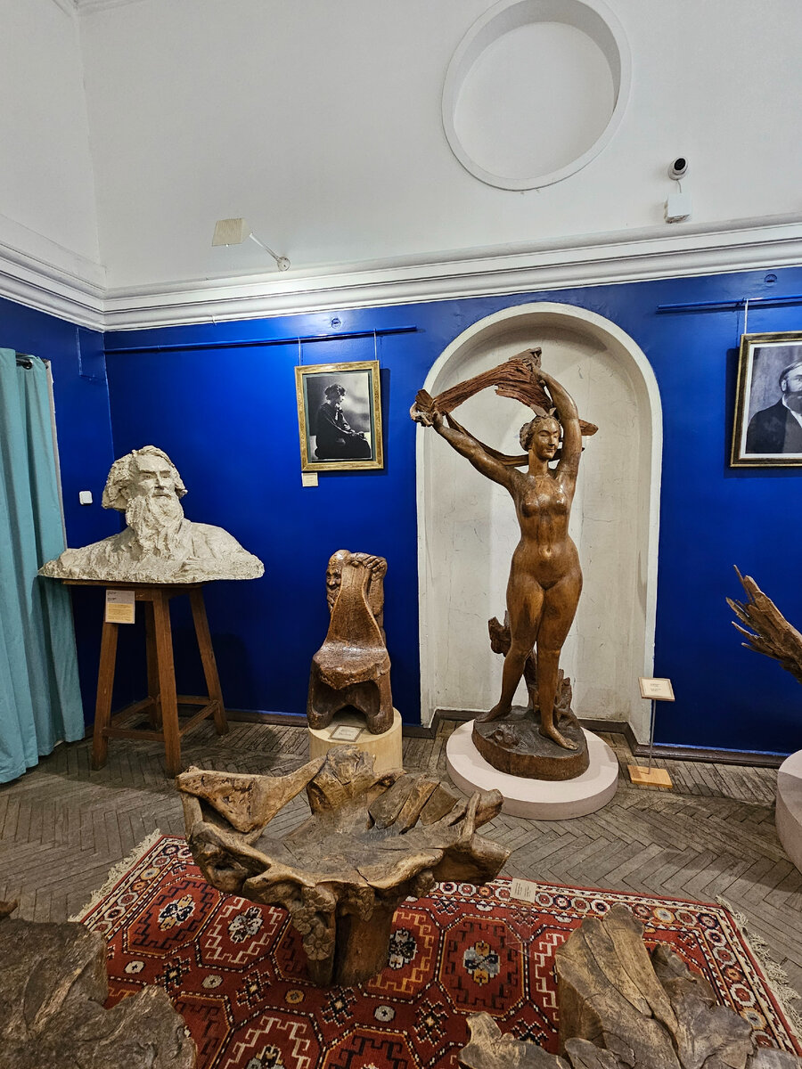 Вестибюль мастерской